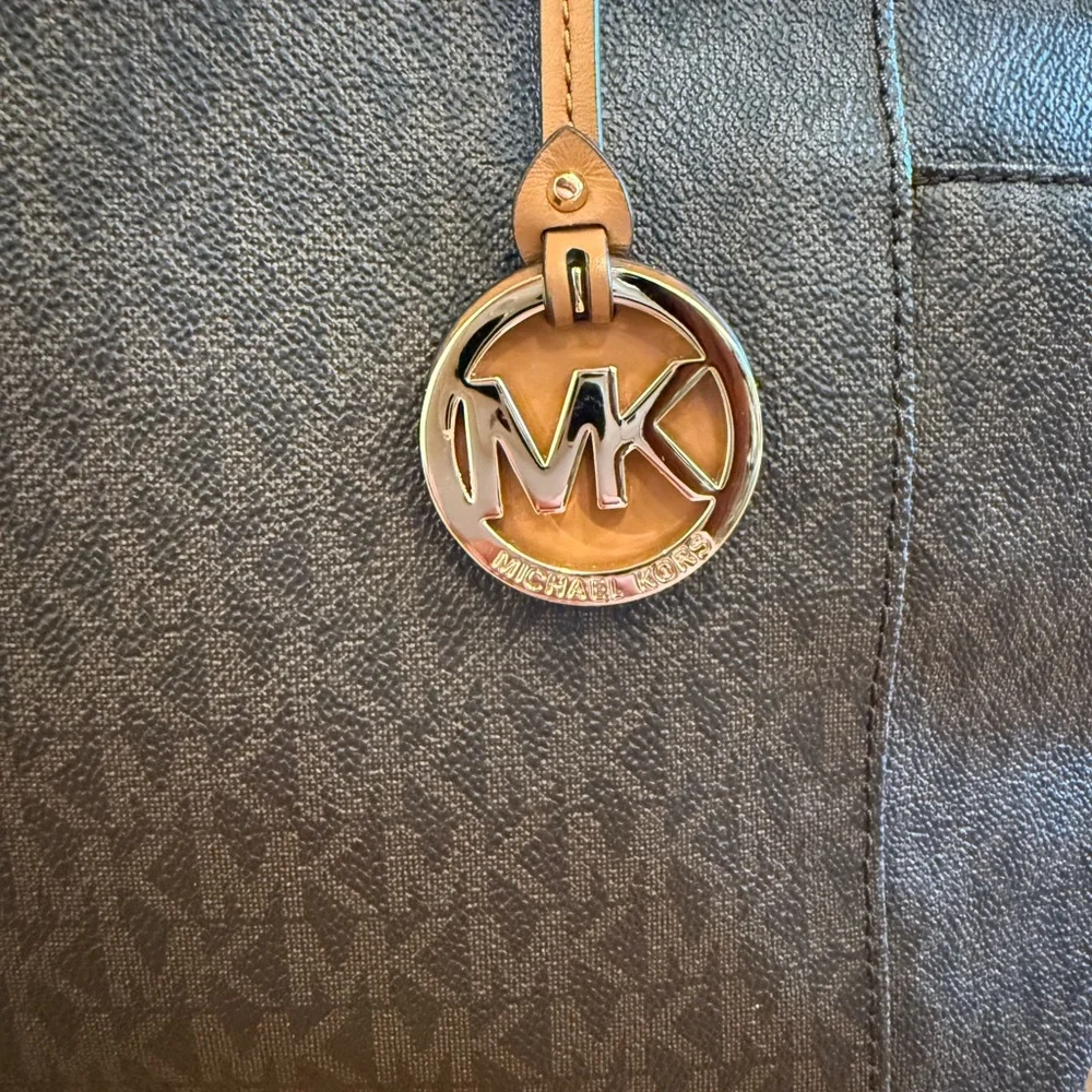 Michael Kors Jet Set Large Travel Shoulder Signature Tote in Acorn, Tan and Gold